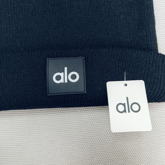ALO Yoga Casual Black Women Beanie - Picture 4 of 4